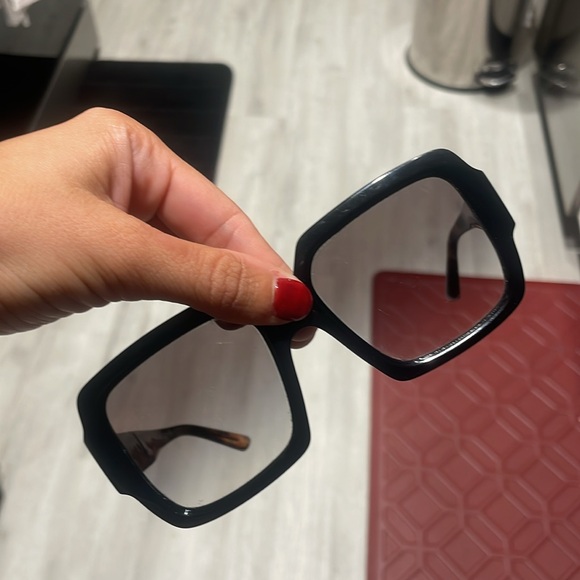 🎉HP🎉Prada oversized sunglasses - Picture 7 of 7